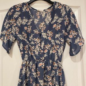 Women’s Sienna Sky Blue Blouse/Shirt Size X-Small (Like New Condition)